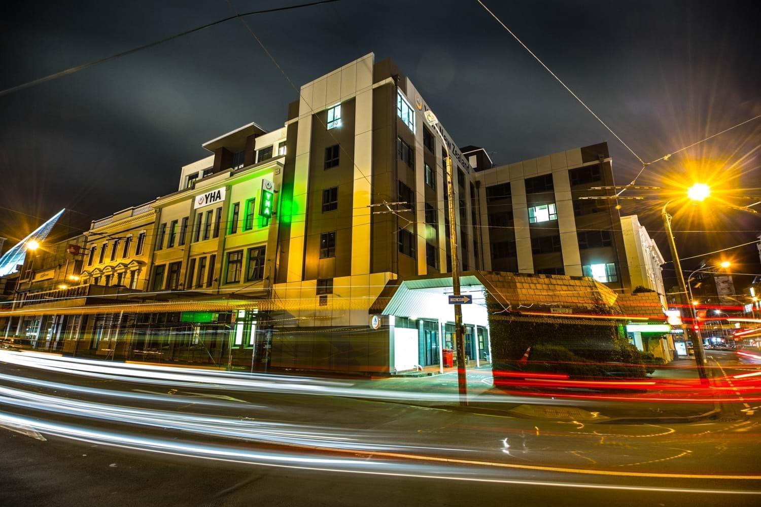 Хостел Haka House Веллингтон Экстерьер фото The hotel at night
