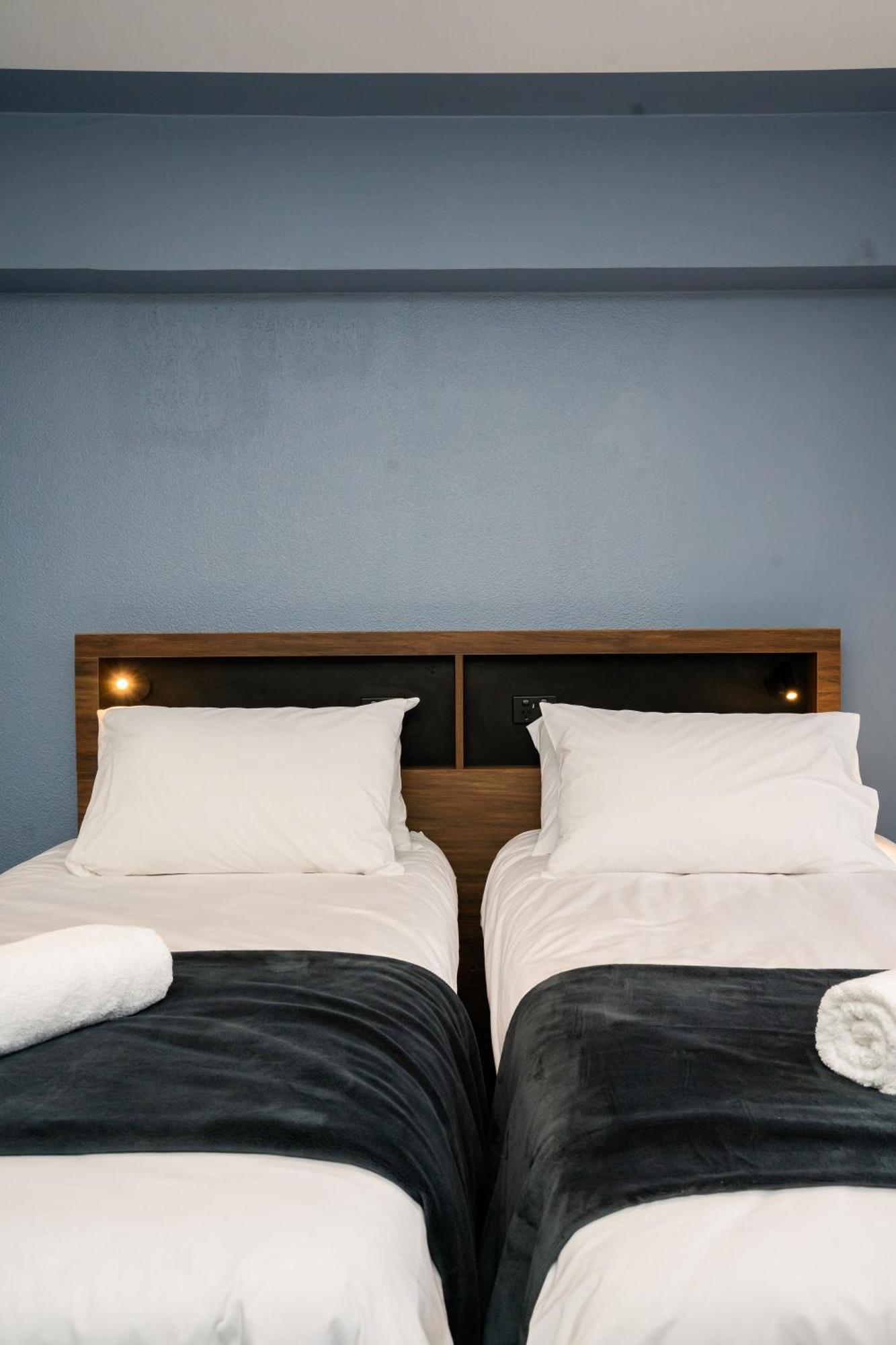 Хостел Haka House Веллингтон Номер фото A bed with two pillows